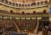 Шпанските социјалисти бараат поддршка за уривање на владата на Рахој