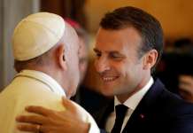 Ниту папата не го разбра хуморот на Макрон