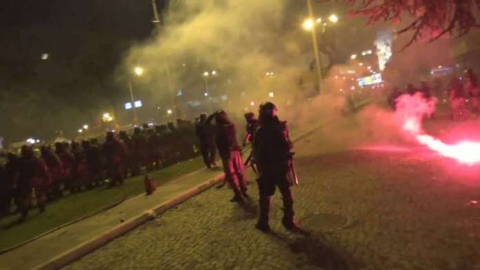 МВР објави видео од протестите пред Собранието