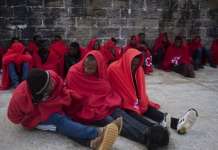 Во близина на брегот на Шпанија спасени 418 мигранти