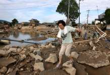 Поплавите во Јапонија однесоа стотина жртви