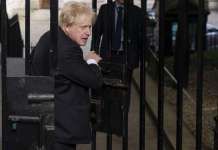 И Борис Џонсон поднесе оставка поради плановите на Тереза Меј за Брегзит