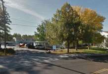 САД: Маж со нож ранил 9 лица во станбен комплекс за бегалци