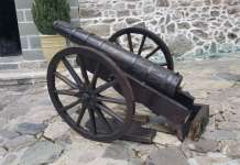 Монасите од Бигорски ги изработиле црешовите топчиња