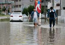 Во поплавите и свлечиштата во Јапонија досега загинаа 65 лица