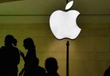 Епл: Нашите уреди не ги прислушуваат корисниците