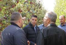 Николовски се сретна со производителите на јаболка во Преспа