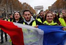 Во Париз нови протести на „жолтите елеци“ поради цените на горивата