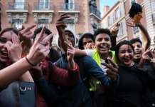 Француските ученици продолжуваат со протестите