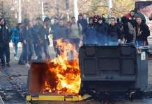 Судири и апсења на протестот пред средно училиште во Франција