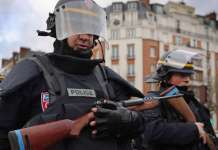 Франција се подготвува за протести, се распоредуваат 89.000 полицајци