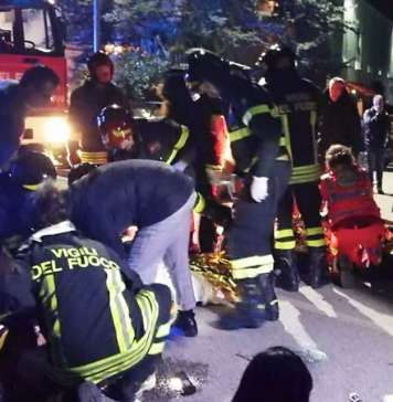 Шестмина загинати во стампедо во ноќен клуб во Италија