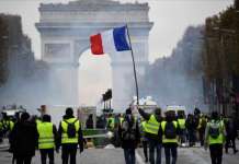 Неуспешни преговорите на францускиот премиер со „Жолтите елеци“