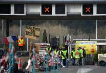 „Жолтите елеци“ создаваат хаос на ново поприште