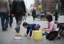 Поголемиот дел од платата оди за храна и за комуналии