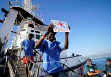 Шпанија ги прифати пружените раце на мигрантите одбиени од Италија и Малта