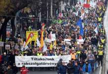 Протести во Унгарија заради новиот предлог закон за труд
