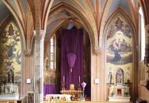 Монаси повредени при грабеж во црква во Виена