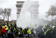 На протестите во Франција повредени 110 лица, уапсени 300