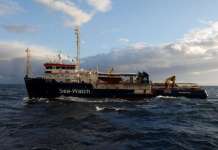 Во Италија спротивставени ставови во однос на мигрантите „заглавени“ на море