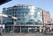 Оштетени вратите на објектот на Инфоцентарот на ЕУ