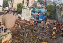 Најмалку шест загинати при уривање на зграда во доградба во Индија