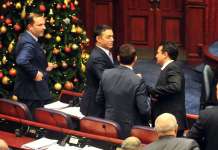 ЕУ и НАТО со честитки за уставните измени изгласани од Собранието