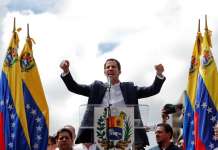 Кој е човекот што се фати во костец со Мадуро?