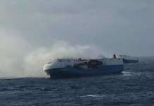 Се запали брод што пренесувал автомобили низ водите на Тихиот Океан