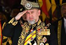 Малезискиот крал абдицираше