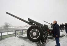 Тајните од минатото на Путин „испукани“ заедно со истрелот од топ