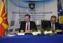 Македонија и Косово потпишаа договор за меѓусебно признавање на возачките дозволи