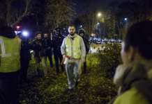 Во Париз приведен еден од неформалните лидери на „жолтите елеци“