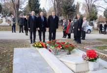 Владина делегација положи цвеќе на гробот на Киро Глигоров
