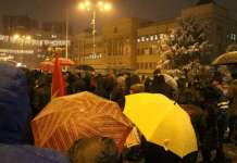 Продолжува протестот пред Собранието