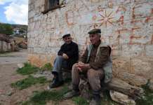 Македонците од Албанија ја канат Европа да ги посети