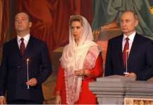 Путин и Медведев на Велигденската литургија во Москва