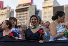 Парада Евита во Буенос Аирес