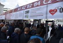 Трпеливо се чека за Светата Литургија на папата Франциск