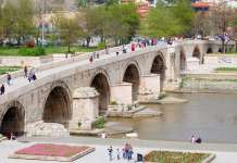 „Алфите“ спасија маж од водите на Вардар во близина на Камениот мост