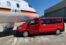 Комбе удри во авионот на Меркел на аеродром во Дортмунд