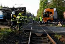 Се судрија воз и камион, најмалку 20 лица повредени