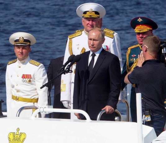 Ден на Воената руска морнарица, спектакл на вода и небо