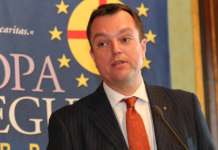 Гајсер: Се креира мрачно сценарио за да се стави пречка за Македонија