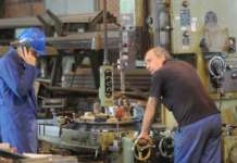 За Владата шанса, за економските експерти опасност