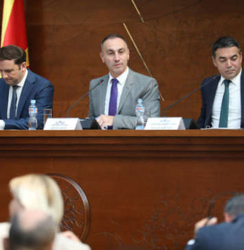 Отчет на Османи и Димитров пред пратениците, ВМРО-ДПМНЕ ја напушти седницата