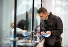 Наглото вадење пари од банките ќе ја ослабне економијата