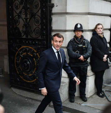 Најголемиот непријател на француските претседатели му се заканува и на Макрон