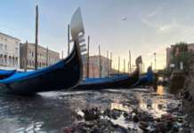 Пресушија каналите во Венеција, гондолите останаа во кал