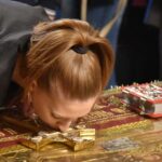 Православните верници денеска го одбележуваат Крстовден – празник на чесниот Господов крст